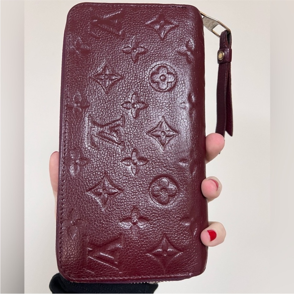 ❌SOLD ❌Louis Vuitton Deep Red Embossed Clutch